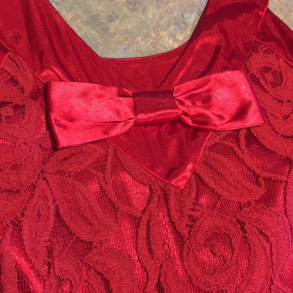 RED SATIN AND LACE DRESS - Picture 7 of 7